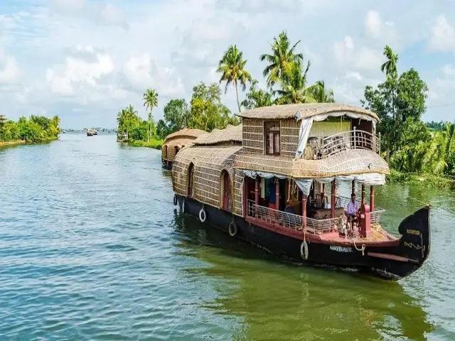 kerala-tour-house-boat